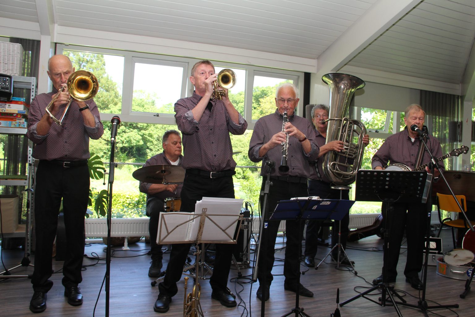 7. Old Iezer Jazzband
